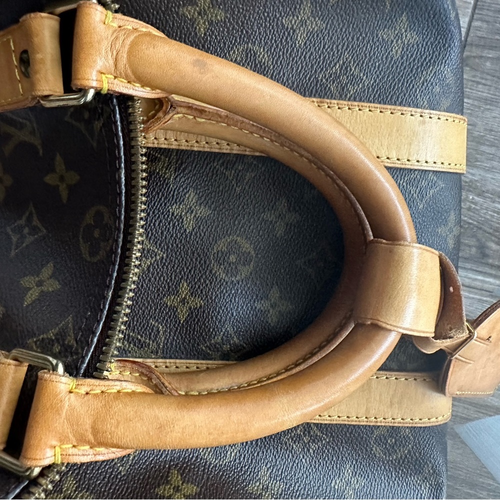 Beautiful LV 40 monogram luggage tag included.